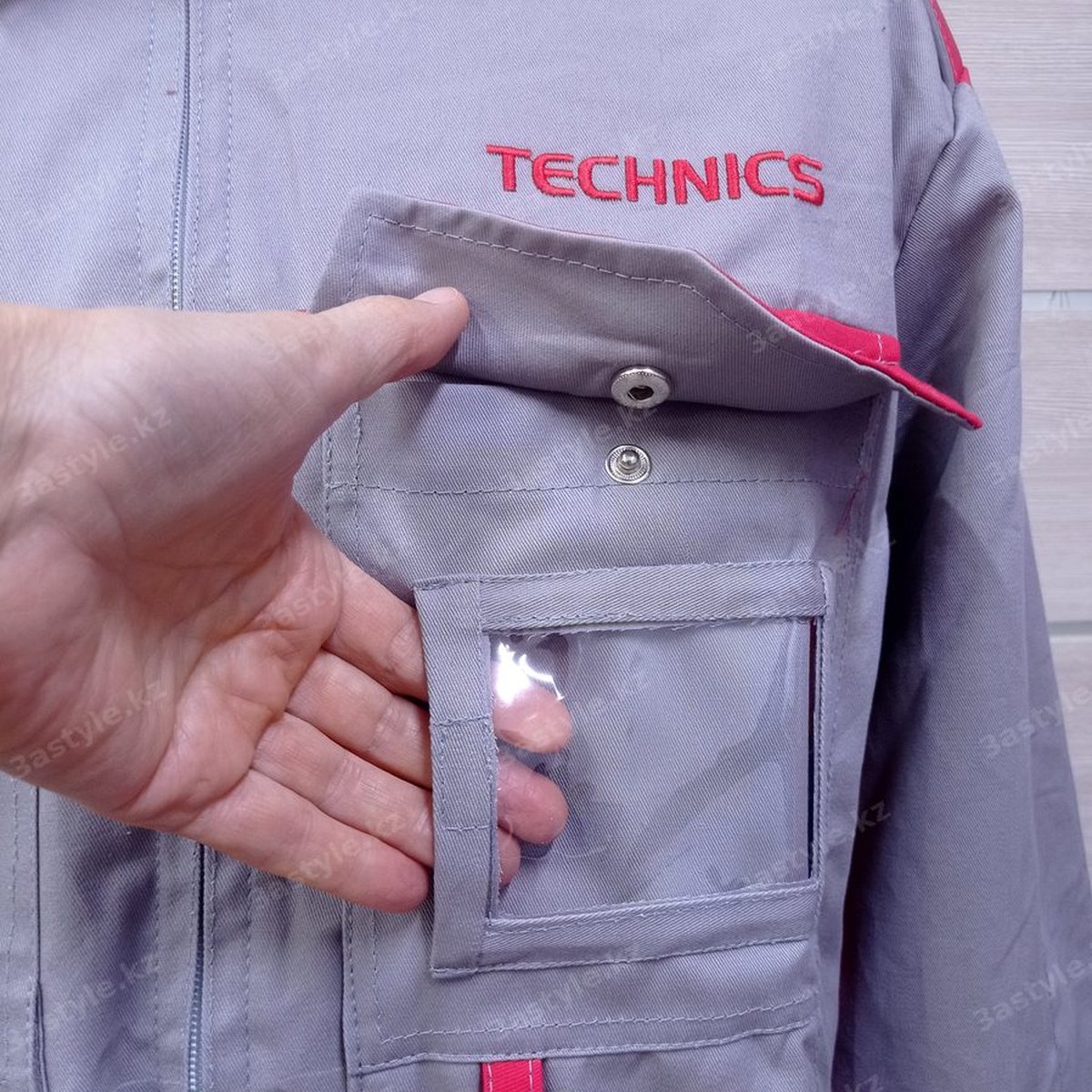 Карман рабочей куртки Technics крупным планом